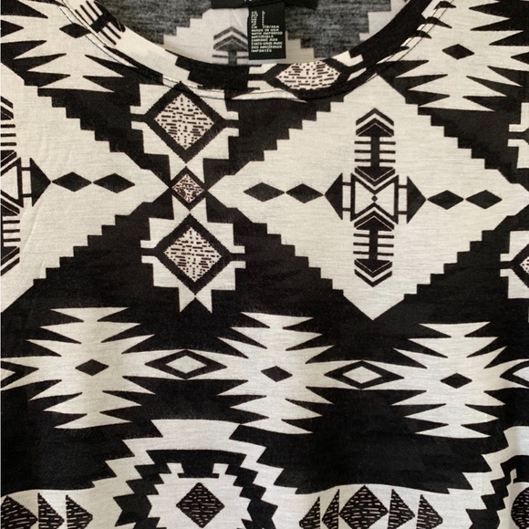 FOREVER21 Aztec Print Black White Tank Top NWOT SIZE L - Picture 6 of 9
